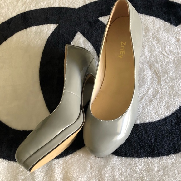 Pumps - Picture 2 of 4